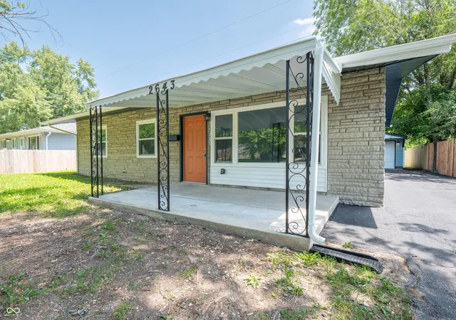 2nd image of 2643 Eagledale Dr, Indianapolis, IN 46222 | MLS# 22111061