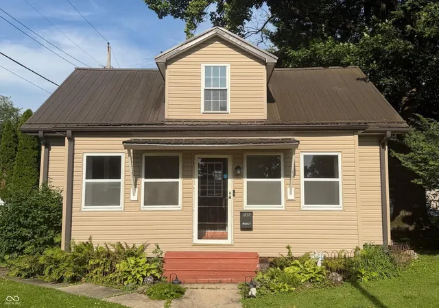 1st image of 207 N Market St, Rockville, IN 47872 | MLS# 22111079