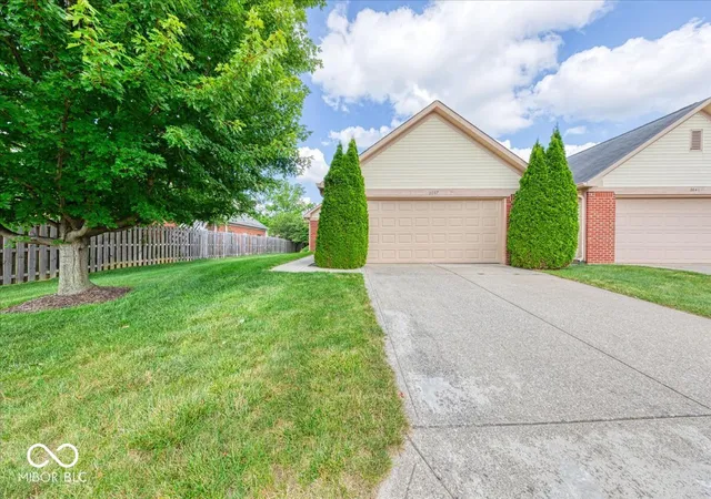 Homes for sale in Indianapolis, IN | 2047 Heritage Commons Ln, Indianapolis, IN 46219 | MLS# 22111080