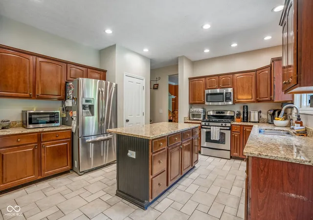 3rd image of 10891 Weston Dr, Carmel, IN 46032 | MLS# 22111086