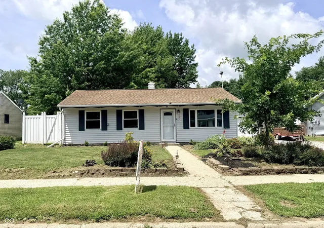 2nd image of 323 Fairlane Dr, Crawfordsville, IN 47933 | MLS# 22111099