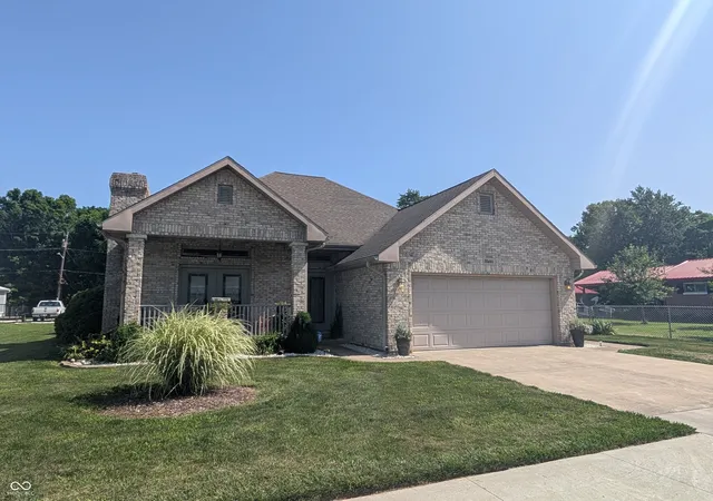 Homes for sale in Rushville, IN | 628 E 8th St, Rushville, IN 46173 | MLS# 22111107