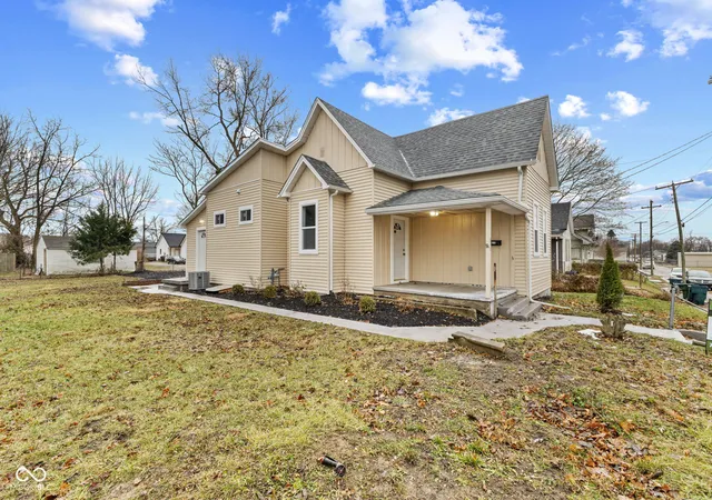 2nd image of 313 W 10th St, Muncie, IN 47302 | MLS# 22111108