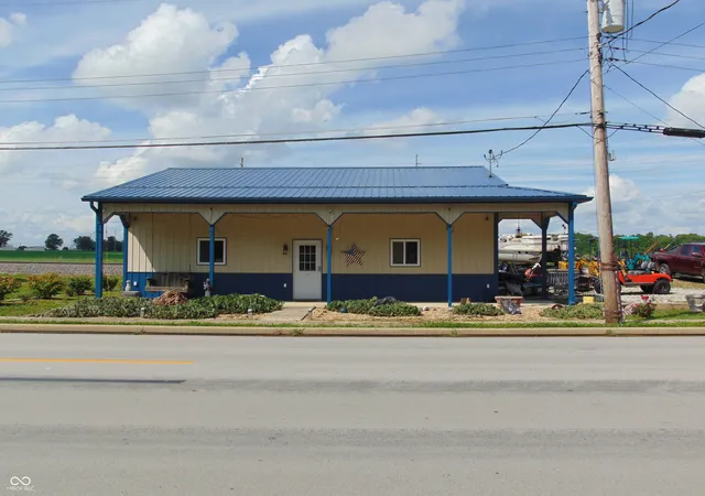 3rd image of 922 E Main St, Jamestown, IN 46147 | MLS# 22111109