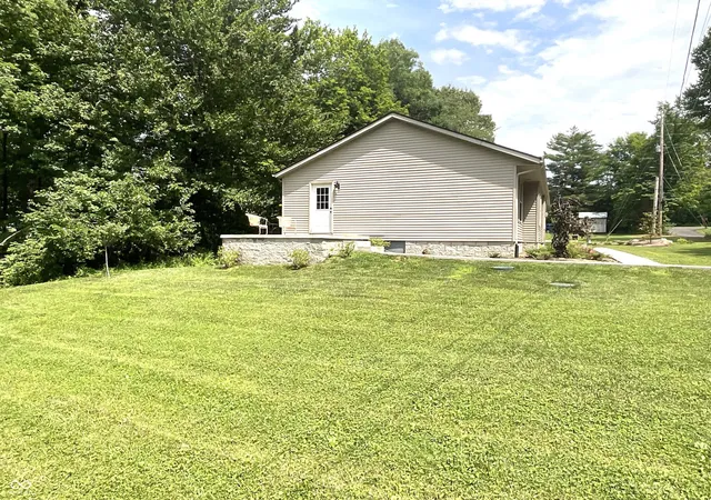 Homes for sale in Spencer, IN | 1825 Pea Ridge Rd, Spencer, IN 47460 | MLS# 22111141
