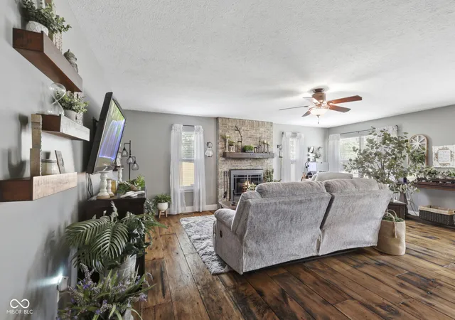 Photo 3 of Single family home for sale at 1223 Stave Oak Ct, Beech Grove, IN 46107 | MLS# 22111172 | Listing updated on 2026-08-20