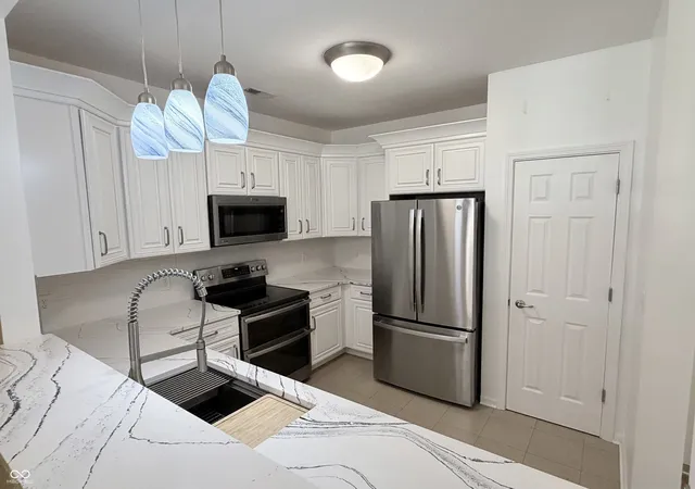 Photo 4 of Sale Pending at 1598 Lacebark Dr #C, Greenwood, IN 46143 | MLS# 22111177 | Listing updated on 2026-09-08