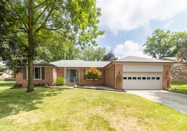 1st image of 204 Creek Wood Dr, Greenfield, IN 46140 | MLS# 22111193
