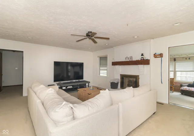 2nd image of 204 Creek Wood Dr, Greenfield, IN 46140 | MLS# 22111193