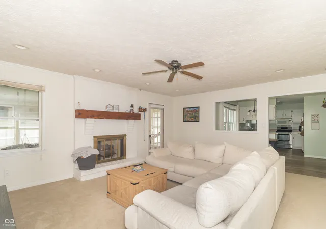 3rd image of 204 Creek Wood Dr, Greenfield, IN 46140 | MLS# 22111193