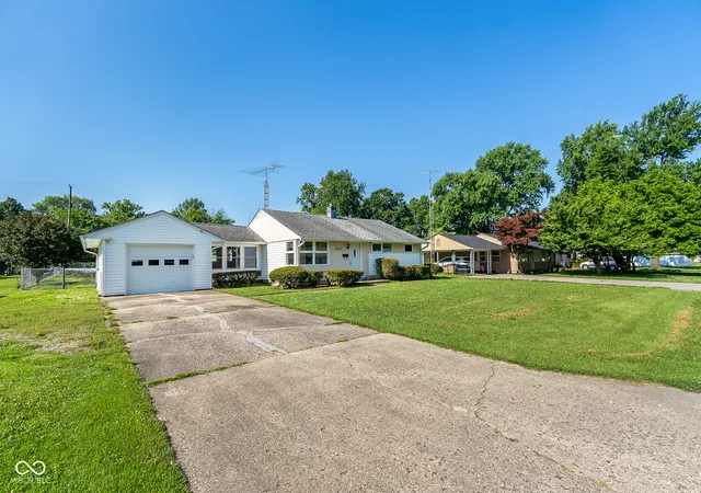 2nd image of 3117 31st St, Columbus, IN 47203 | MLS# 22111195