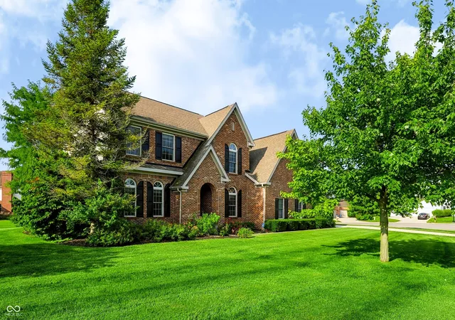Homes for sale in Zionsville, IN | 8765 Lily Ct, Zionsville, IN 46077 | MLS# 22111220