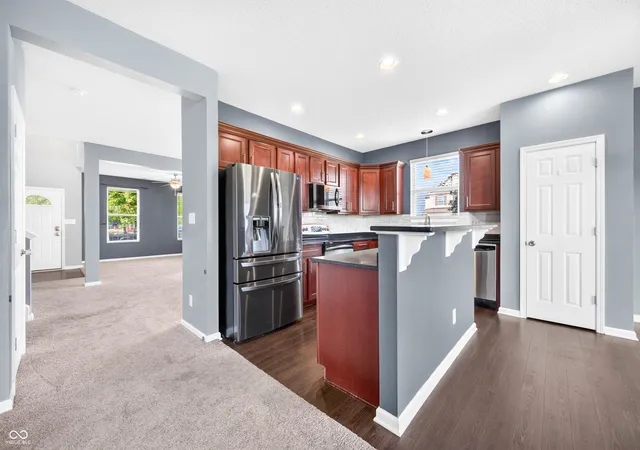 2nd image of 2148 Creekstone Dr, Columbus, IN 47201 | MLS# 22111223