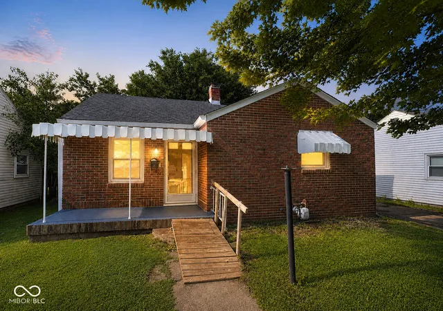 Photo 1 of Single family home for sale at 208 E 35th Street, Anderson, IN 46013 | MLS# 22111260 | Listing updated on 2026-07-15