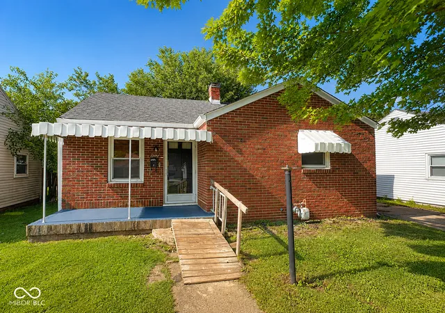 Photo 2 of Single family home for sale at 208 E 35th Street, Anderson, IN 46013 | MLS# 22111260 | Listing updated on 2026-07-15