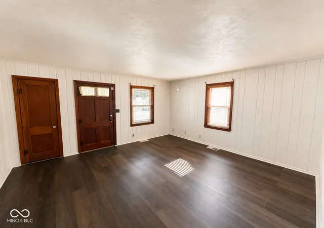 Photo 3 of Single family home for sale at 208 E 35th Street, Anderson, IN 46013 | MLS# 22111260 | Listing updated on 2026-07-15