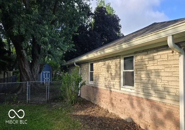 Photo 4 of Single family home for sale at 11965 Cable Dr, Indianapolis, IN 46236 | MLS# 22111272 | Listing updated on 2026-09-29