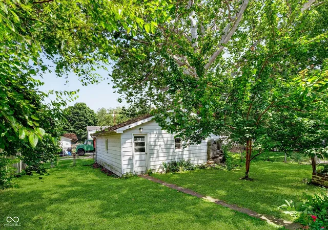 Photo 3 of Single family home for sale at 211 S Washington St, Knightstown, IN 46148 | MLS# 22111278 | Listing updated on 2026-09-04