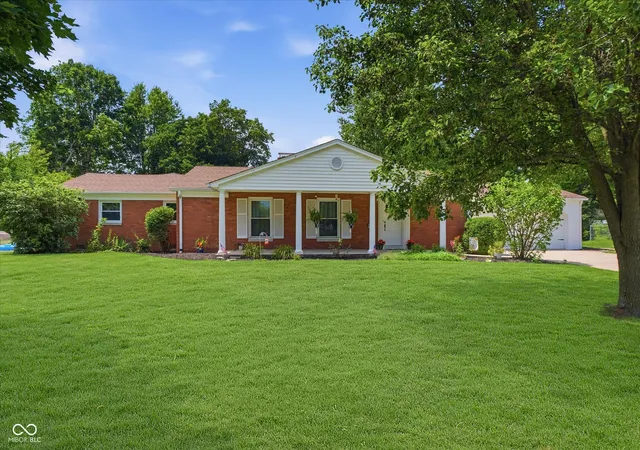 Homes for sale in Anderson, IN | 2307 Starlight Dr, Anderson, IN 46012 | MLS# 22111291