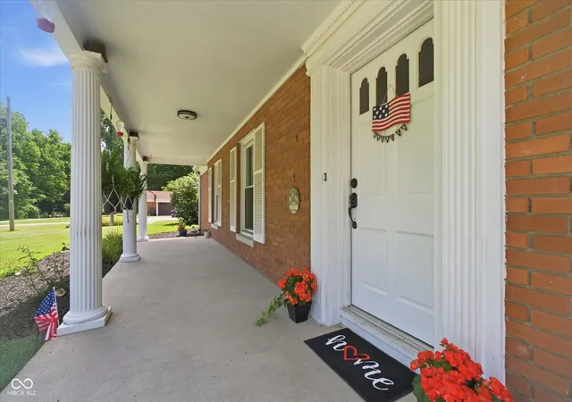 Homes for sale in Anderson, IN | 2307 Starlight Dr, Anderson, IN 46012 | MLS# 22111291