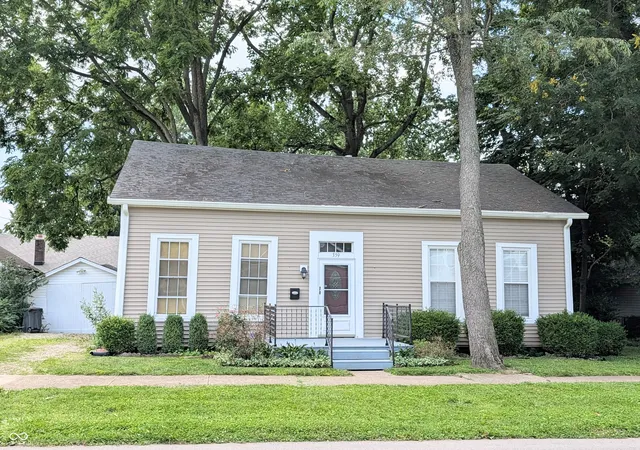 2nd image of 359 E Harrison St, Martinsville, IN 46151 | MLS# 22111295