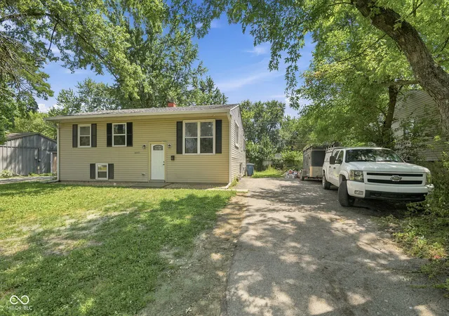 Photo 1 of Single family home for sale at 6025 Westhaven Dr, Indianapolis, IN 46254 | MLS# 22111296 | Listing updated on 2026-08-31