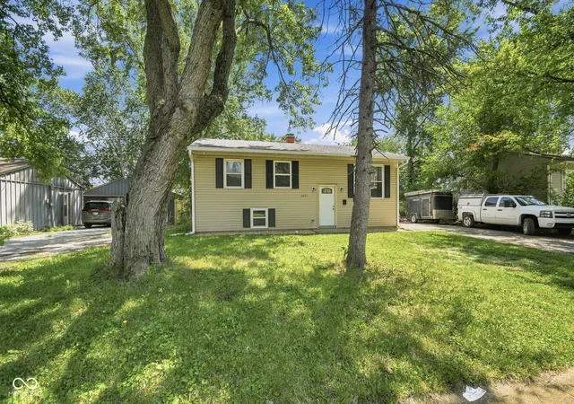 Photo 2 of Single family home for sale at 6025 Westhaven Dr, Indianapolis, IN 46254 | MLS# 22111296 | Listing updated on 2026-08-31