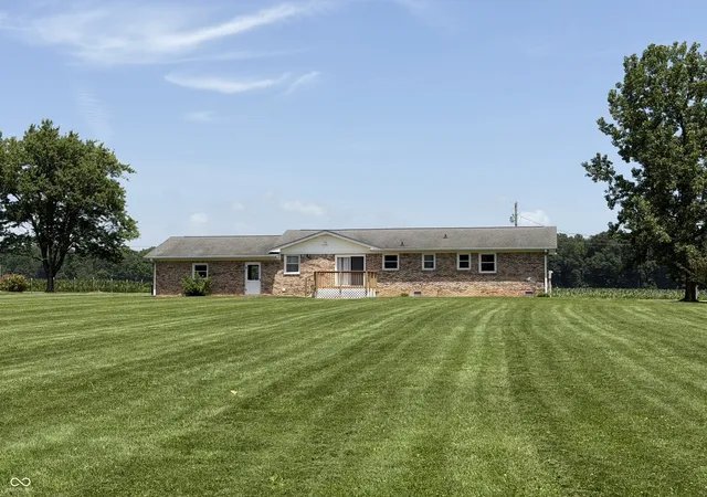 Photo 2 of Sale Pending at 2821 E County Rd 875 S, Mooresville, IN 46158 | MLS# 22111320 | Listing updated on 2026-09-03
