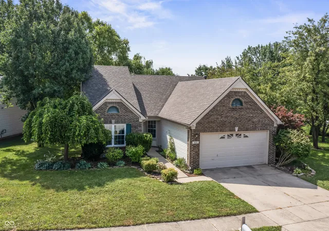 Photo 1 of Single family home for sale at 323 Lake Ridge Ln, Greenwood, IN 46142 | MLS# 22111330 | Listing updated on 2026-09-17
