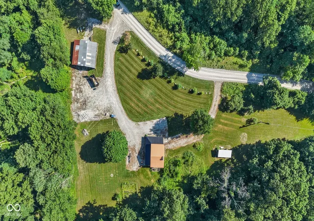 Photo 2 of Sale Pending at 8666 Bear Crk Rd, Morgantown, IN 46160 | MLS# 22111336 | Listing updated on 2026-09-14