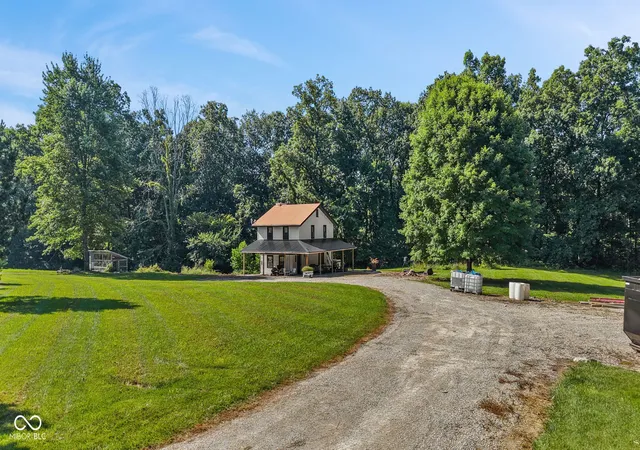 Photo 3 of Sale Pending at 8666 Bear Crk Rd, Morgantown, IN 46160 | MLS# 22111336 | Listing updated on 2026-09-14