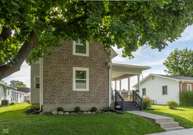 Photo 3 of Sale Pending at 723 Henry St, Lebanon, IN 46052 | MLS# 22111346 | Listing updated on 2026-09-01