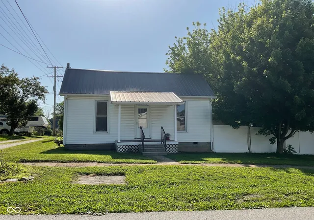 1st image of 401 S Michigan St, Rockville, IN 47872 | MLS# 22111358