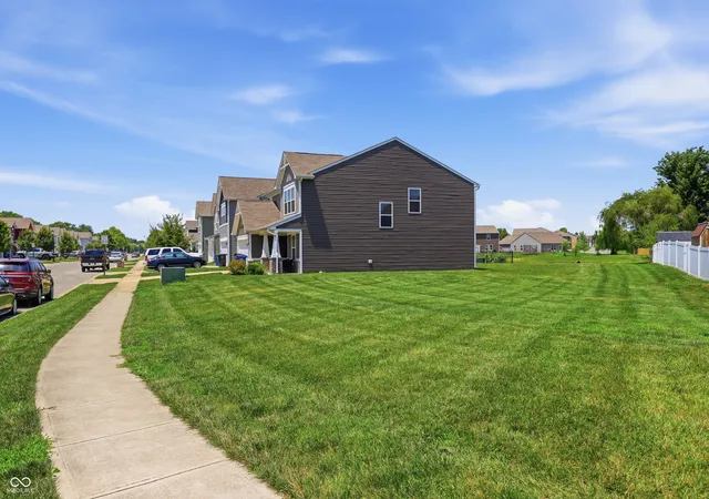 3rd image of 1056 Balto Dr, Shelbyville, IN 46176 | MLS# 22111363