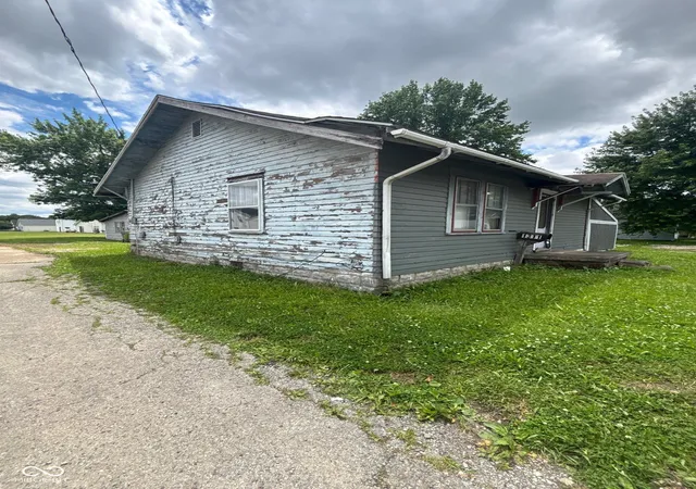 Homes for sale in Anderson, IN | 1311 E 23Rd St, Anderson, IN 46016 | MLS# 22111379