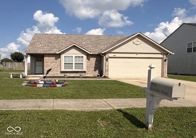 Homes for sale in Whiteland, IN | 901 Nicole Wy, Whiteland, IN 46184 | MLS# 22111386