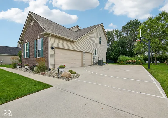 Homes for sale in Plainfield, IN | 4765 Mecklenburg Dr, Plainfield, IN 46168 | MLS# 22111408