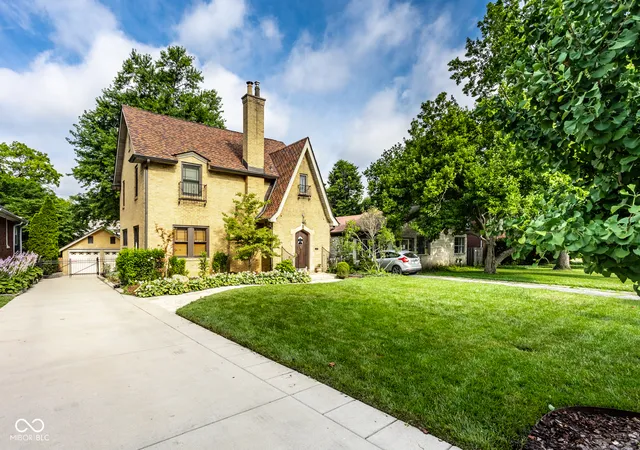 1st image of 5350 N Kenwood Ave, Indianapolis, IN 46208 | MLS# 22111410