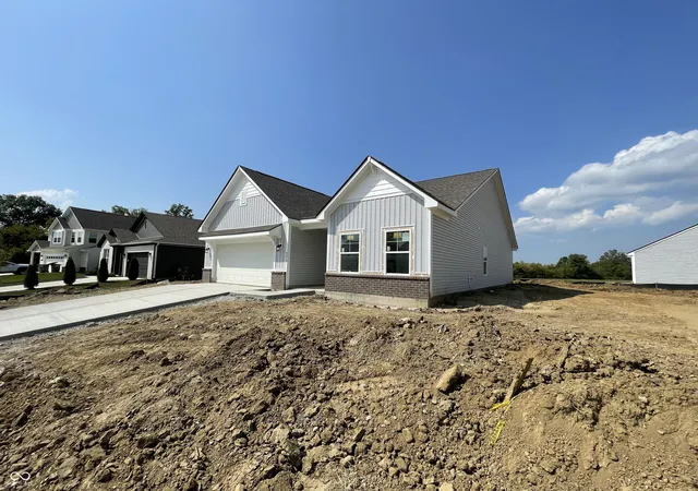Photo 3 of Single family home for sale at 4272 Sedgewick Ct, Columbus, IN 47201 | MLS# 22111417 | Listing updated on 2026-09-18