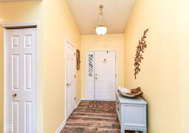 Photo 3 of Single family home for sale at 1214 Stonebridge Dr, Anderson, IN 46013 | MLS# 22111434 | Listing updated on 2026-09-25