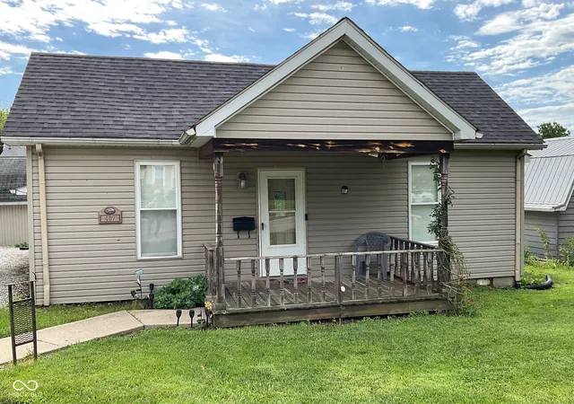 2nd image of 407 Mccune Ave, Rockville, IN 47872 | MLS# 22111490