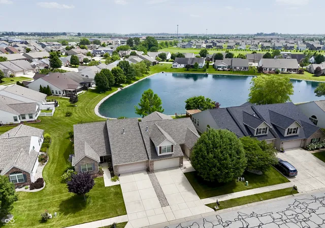 2nd image of 1391 Hamilton Dr, Greenwood, IN 46143 | MLS# 22111496