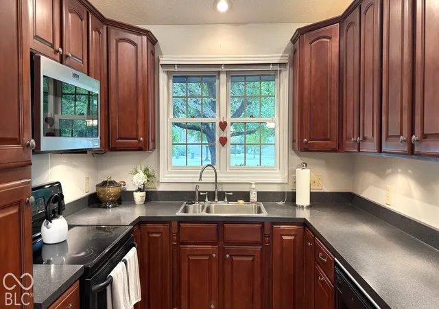 Photo 2 of Sale Pending at 18020 Sun Ridge Cir, Noblesville, IN 46062 | MLS# 22111508 | Listing updated on 2026-10-07