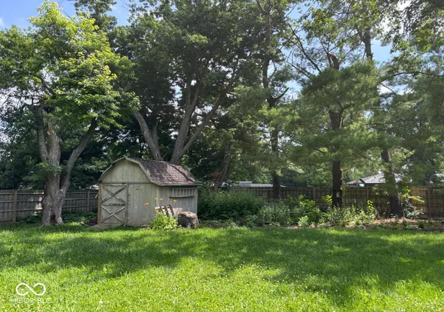 Photo 3 of Single Family Residence at 1408 N Buckeye Rd, Muncie, IN 47304 | MLS# 22111515 | | Sold on 2026-08-07