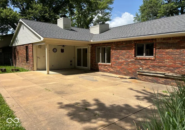 Photo 5 of Single Family Residence at 1408 N Buckeye Rd, Muncie, IN 47304 | MLS# 22111515 | | Sold on 2026-08-07