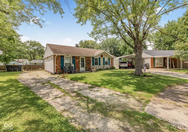 2nd image of 1803 W Fairlawn Wy, Anderson, IN 46011 | MLS# 22111530