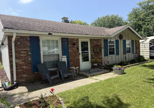 Photo 3 of Single family home for sale at 1803 W Fairlawn Way, Anderson, IN 46011 | MLS# 22111530 | Listing updated on 2026-08-17