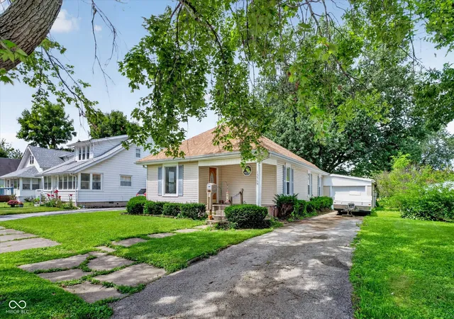 Homes for sale in Frankfort, IN | 1356 S Columbia St, Frankfort, IN 46041 | MLS# 22111540
