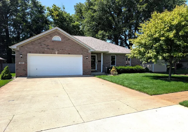 2nd image of 5011 Countess Dr, Columbus, IN 47203 | MLS# 22111542