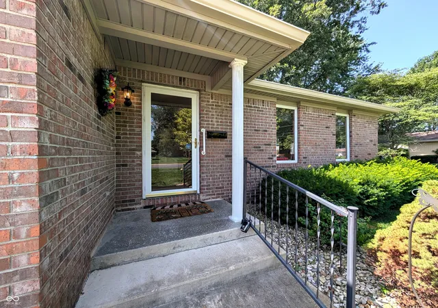 Photo 3 of Condo for sale at 5011 Countess Dr, Columbus, IN 47203 | MLS# 22111542 | Listing updated on 2026-08-05